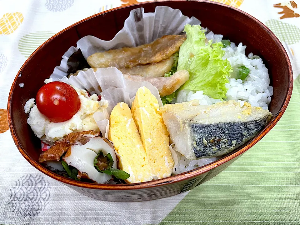 焼魚、豚トロ、玉子焼、おばんざいの豆ご飯🍱|なお🅿️さん
