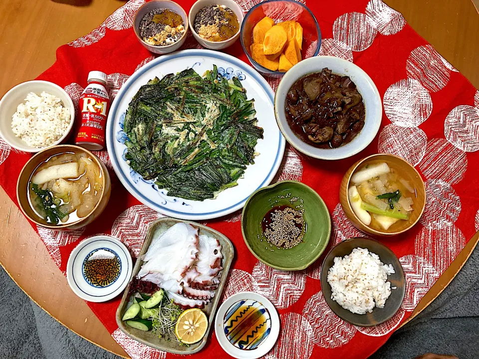 ニラチヂミ♡鶏レバー甘辛煮♡タコのお刺身♡大根とハンペンのお味噌汁♡いつもの色々トッピング豆乳グルト♡柿♡ヨーグルトドリンク|さくたえさん