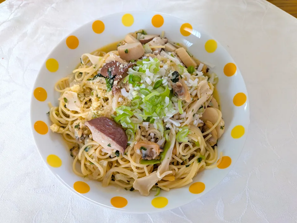 11/10のお昼ごはん　あさりときのこのパスタ🍝|卯月さん