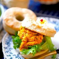 レシピあり🕺豆乳ヨーグルト入りケ○タ風ビスケットサンド|kukulutomo ❁𓎪 ⡱𓎩‎𐩢𐩺𓎪 ⡱さん