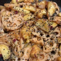 さつまいも🍠とレンコンの甘辛照り照り|しょこたん😋さん