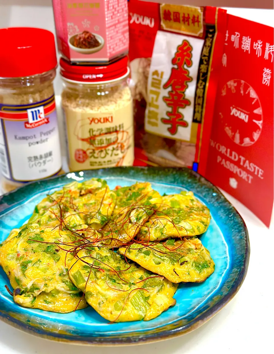 にゃんぺこさんの料理 🇰🇷セロリの葉とカニカマのジョン🇰🇷|ひろりんさん