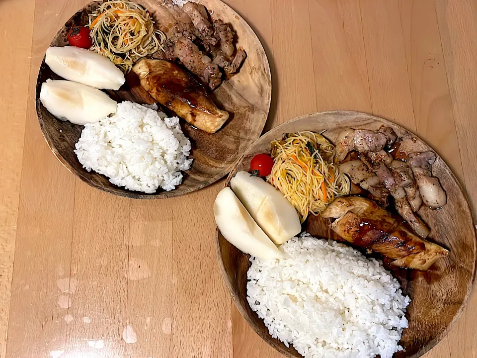 鰤のバター照り焼き　高菜ビーフン　ガーリックポーク　洋梨|そのみさん