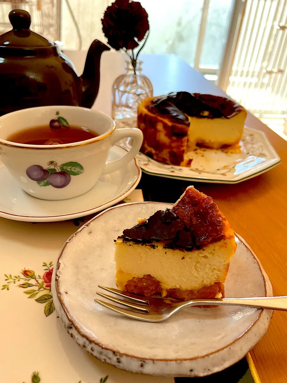 キャラメリゼりんご🍎のバスク風チーズケーキ|Mikaさん