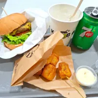 burger 🍔 set dinner😽|Fan Fannyさん