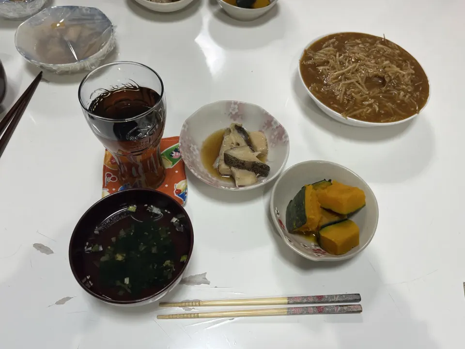 作り置きで晩御飯☆わかめスープ☆麻婆ツナもやし☆アブラカレイの煮付け☆かぼちゃの炊いたん|Saharaさん