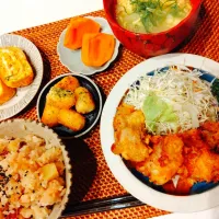 唐揚げ、だし巻き玉子、青のりポテト、玉子スープ、さつまいもご飯、柿| samさん