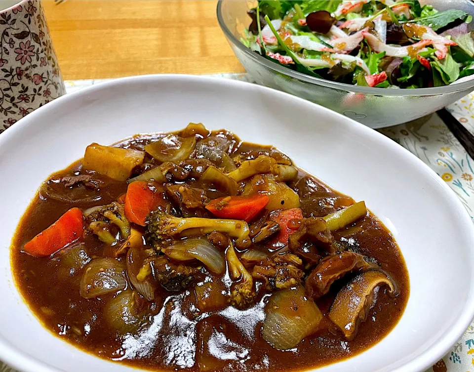 ビーフシチュー、カニカマとベビーリーフのサラダ|こいちさん