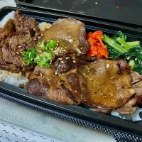 熟成ハラミと塩タン焼肉弁当🍖|Kojiさん