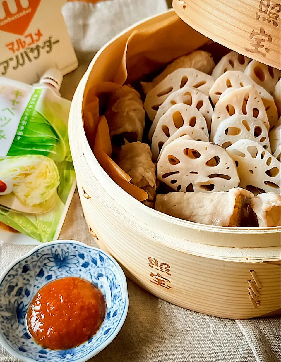 れんこんの蒸籠蒸し＆えのきの豚肉巻～キャベツみそで～|にゃんぺこさん