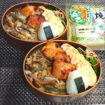 Snapdishの人気料理写真:母とムスコのラブラブおソロ♪舞茸と山菜の炊き込みご飯弁当