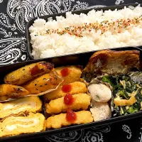 2025.11.11 息子弁当　◎サバ塩焼き　◎チキンナゲット　◎大根葉とシラスの炒め煮　◎卵焼き　◎大学芋|goroさん