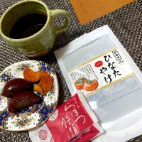 伊勢で買ってきた天然記念物の蓮台寺柿のドライフルーツと奈良土産のらほつ饅頭はじめまして。|さくたえさん