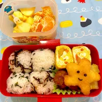 塩昆布&わかめおにぎりお弁当　ブロッコリーをだし巻きに忍ばせてます。野菜おかず残しがちなので、知恵比べ中😅#お弁当|みなみさん