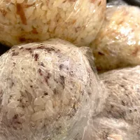 ゆかりツナマヨおにぎり、おかかバターおにぎり|まみみさん