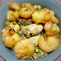 🦪牡蠣ご飯と🍤小海老天丼| すくらんぶるえっぐさん