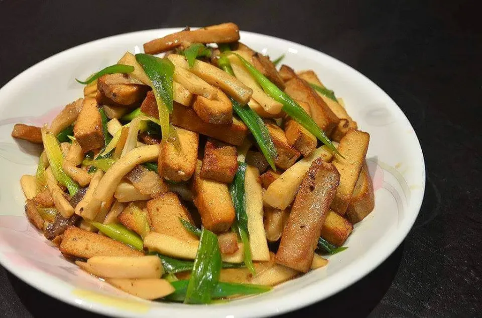 杏鮑菇炒豆干|勁桑さん