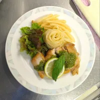 チキンステーキのクロレラバジルソース|mi_neneco♪さん