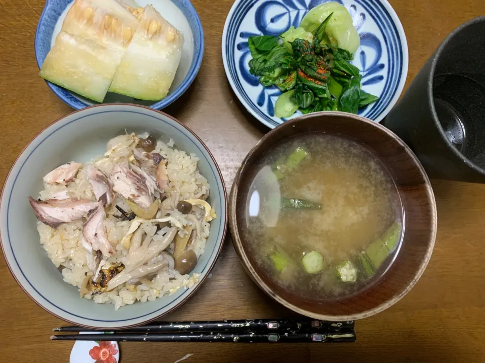 夕食　
・ブナシメジと生姜と薄揚げの炊き込みご飯にサバの塩焼きほぐし身混ぜご飯|ATさん