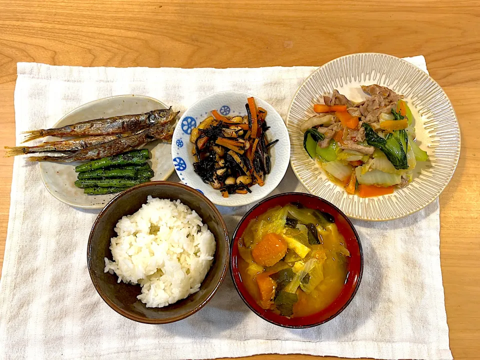 ししゃも いんげん胡麻和え ひじき煮 八宝菜 カボチャと白菜お味噌汁|しょうママさん