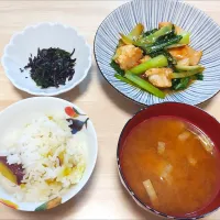 2025 1111　さつまいもごはん　めかじきと小松菜のうま塩炒め　ひじきとわかめのナムル　ごぼうと油揚げのお味噌汁|いもこ。さん