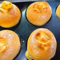 マフィン形でチーズ丸パンを焼きました🧀