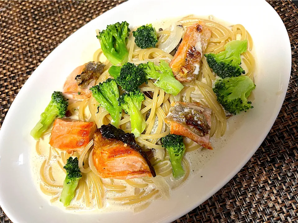 しゃけと舞茸、ブロッコリーのクリームパスタ|もーやんさん