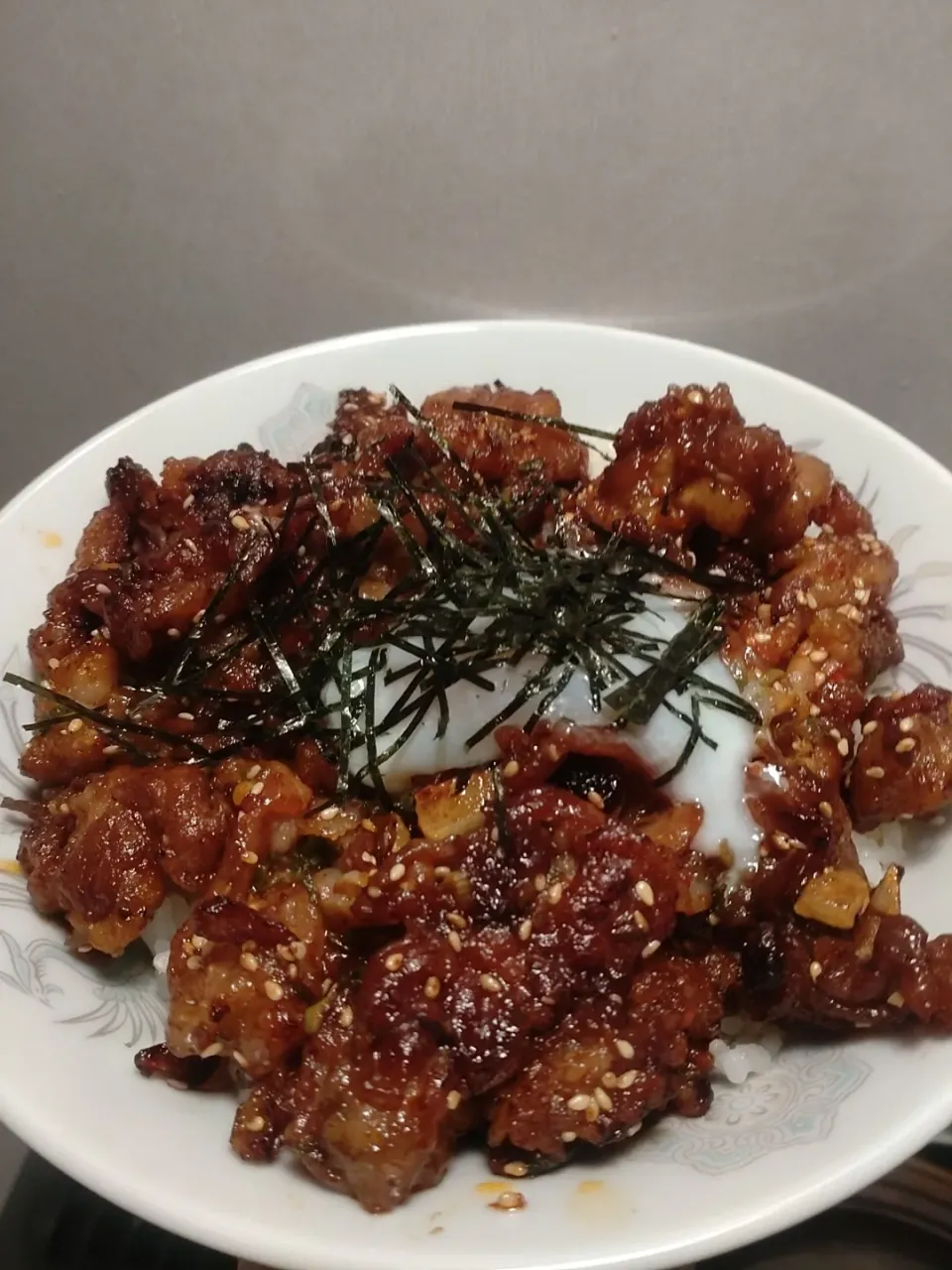 とろたまヤンニョム豚カルビ丼|みっつさん