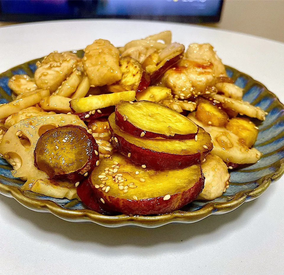 さつまいもと蓮根、ささみの甘辛炒め|とみおさん