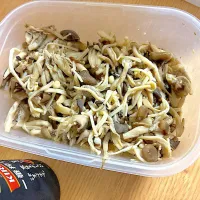 きのことれんこんのピリ辛マリネ。| くろーぶやんさん