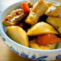 お豆腐入り☆鶏肉と根菜の煮物|ご飯はん♪さん
