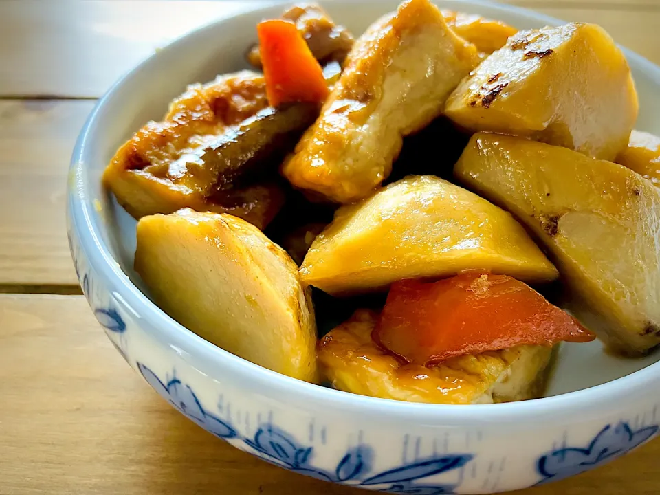 お豆腐入り☆鶏肉と根菜の煮物|ご飯はん♪さん