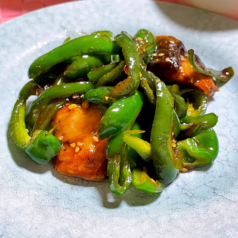 ブリとピーマンのピリ辛マヨ炒め|ゼニコさん