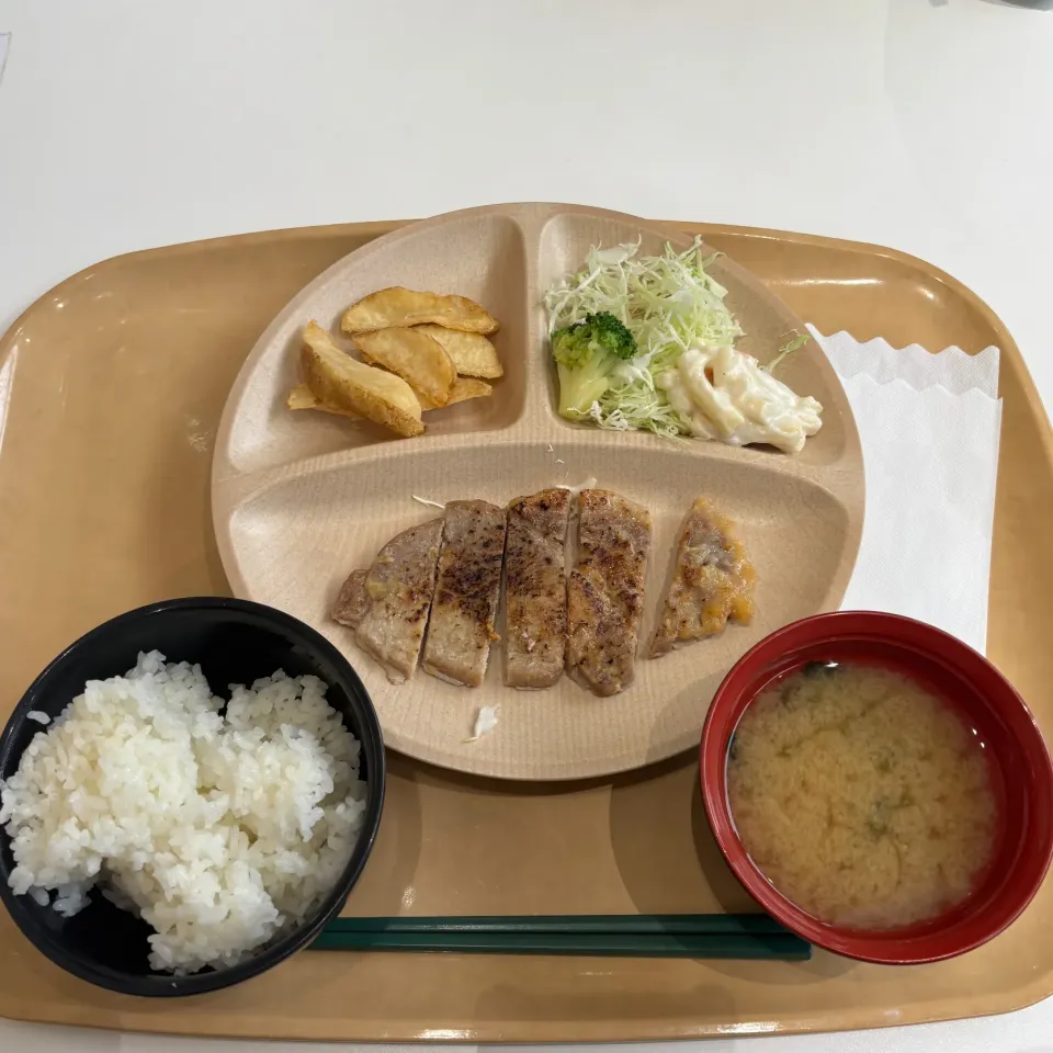 昼！300円|꒰՞ ܸ. . ܸ՞꒱さん