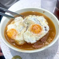 沙嗲牛肉雙蛋麵|skyblueさん