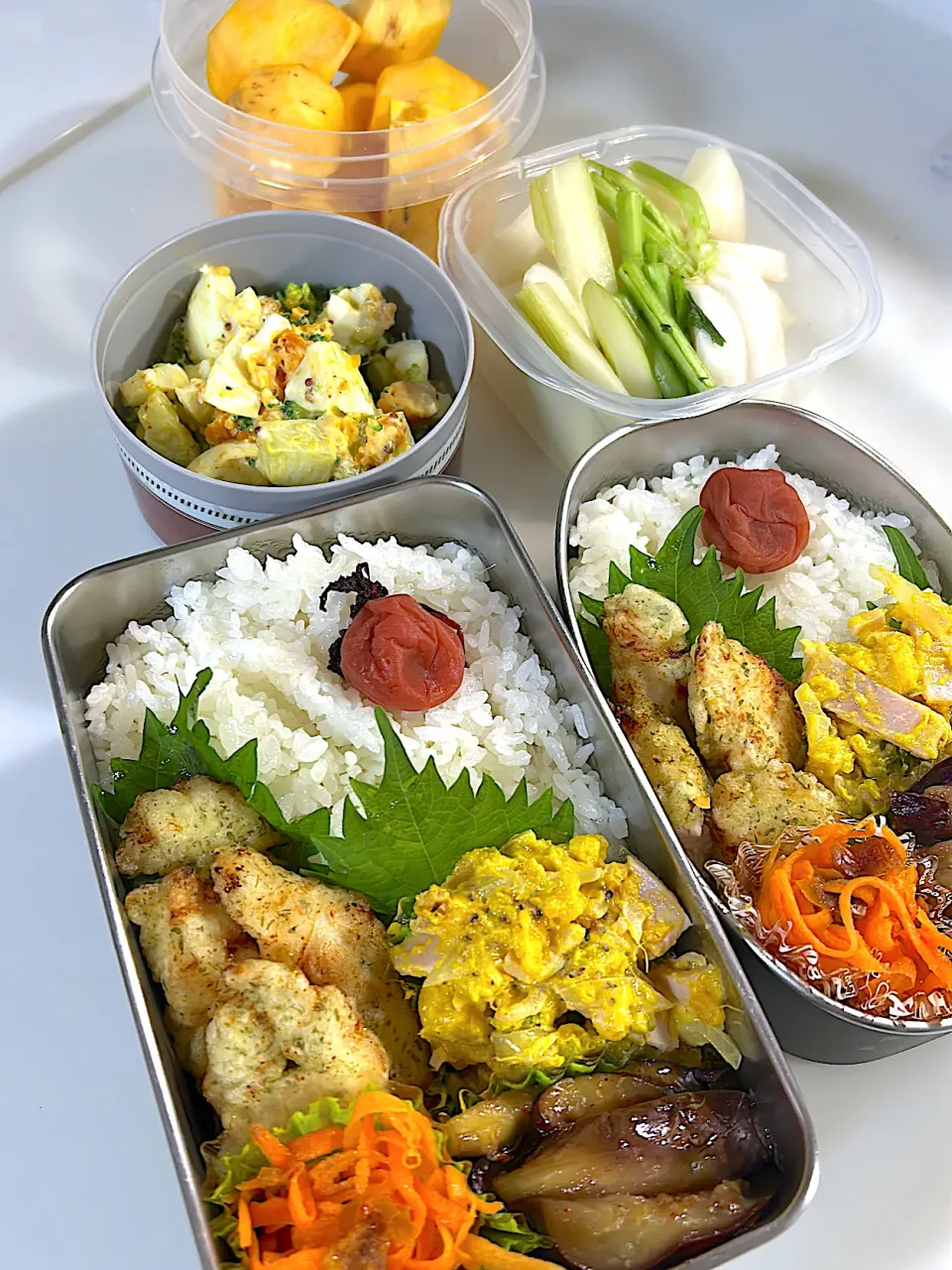 ささみ海苔天　かぼちゃサラダ　人参デーツラペ🥕茄子の梅味噌炒め　玉子とブロッコリーのマスタードサラダ　自家製糠漬け　我が家の合わせ柿|まゆさん