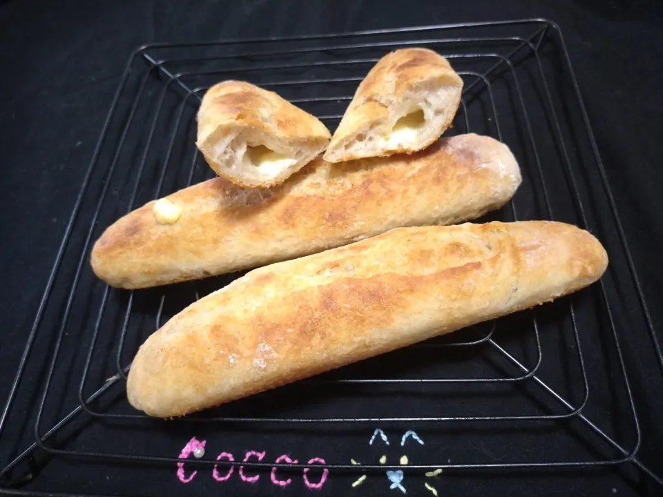 朝日が似合うシリーズ・全粒粉のチーズインバターフィセル✨|cocco+さん