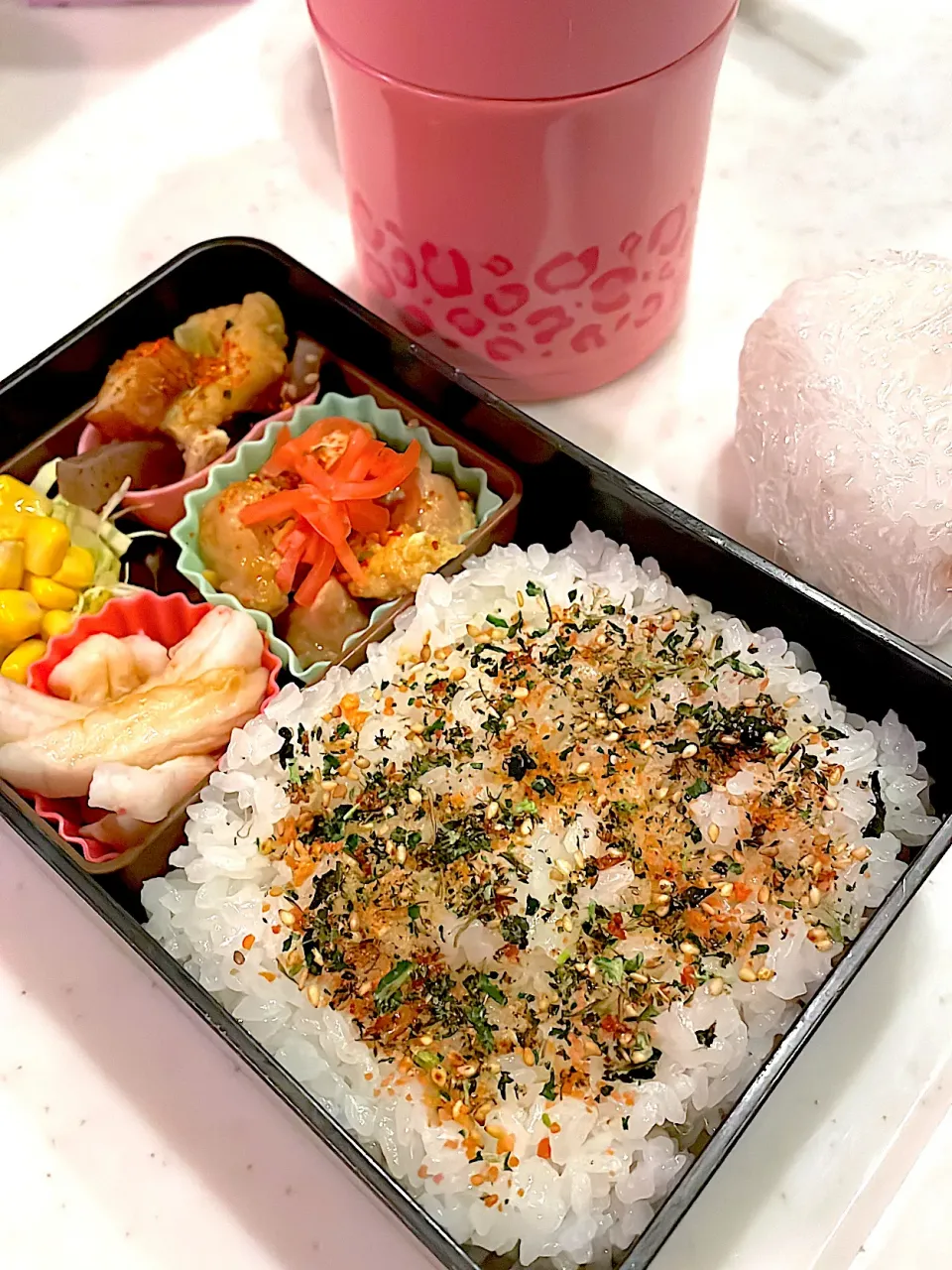 おっさん弁当　俺のチンピラ　サラダ　笹かま　鳥煮込み|ひげおやじさん