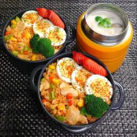 母とムスコのラブラブおソロ♪クリームシチュー＆チキンライス弁当|からあげビールさん