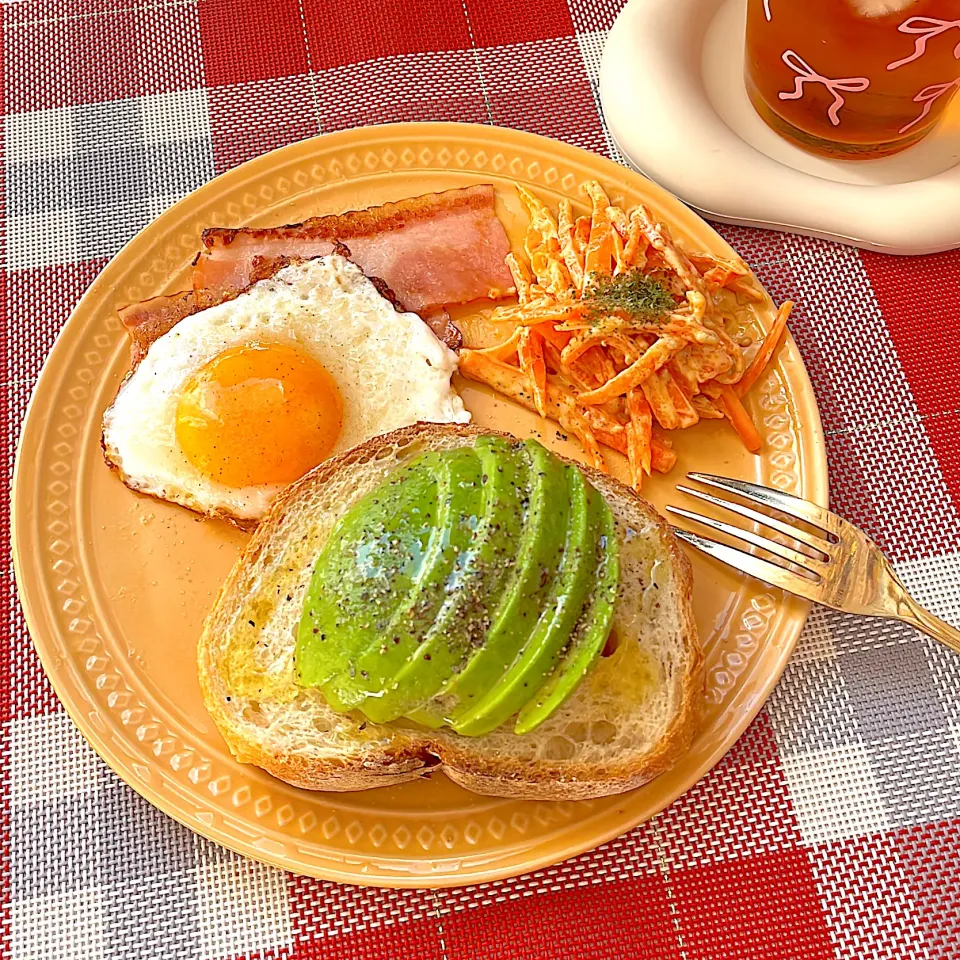 アボカドトーストプレート|めいさん