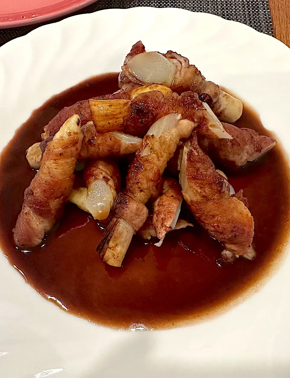 旦那作🧑‍🍳　ホワイトアスパラの肉巻き　バルサミコソース|BUBUさん