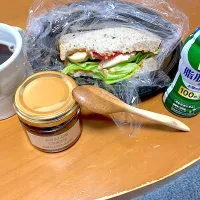 ひとり朝ごはん🍀|さくたえさん