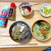 旦那さま出張前の栄養チャージボリューミー朝定食☀️| さくたえさん