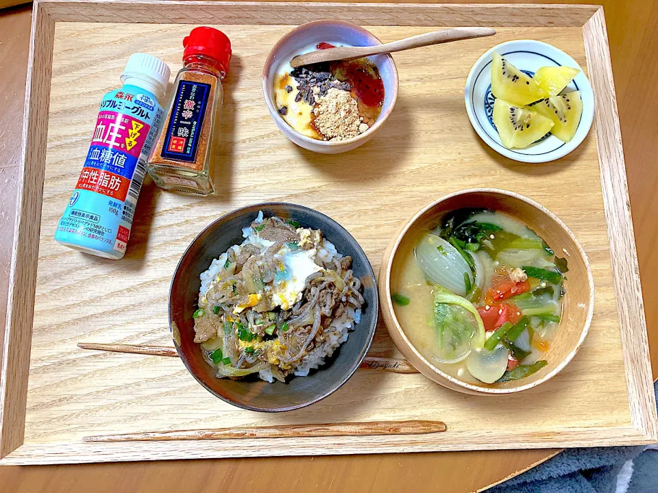 旦那さま出張前の栄養チャージボリューミー朝定食☀️|さくたえさん