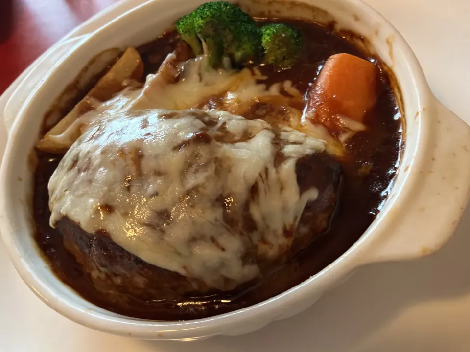 ランチ・チーズ煮込みハンバーグ（ライス大盛り・サラダ）|まさとさん