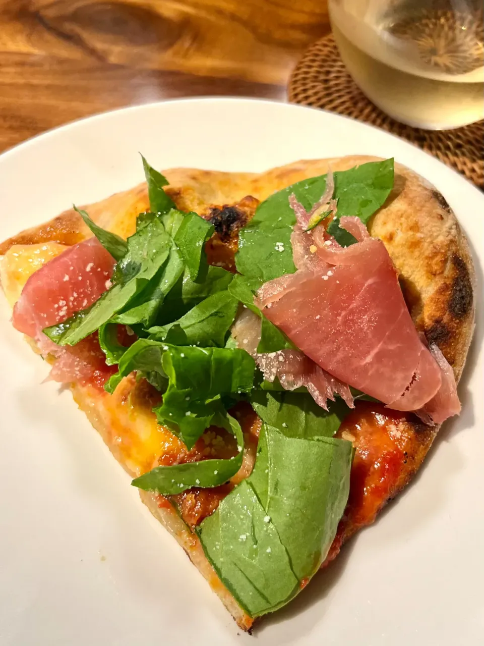 生ハムとルッコラのナポリピッツァ🍕|アッコ✨さん