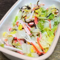 パパ作🥸白菜とカニカマの塩昆布和え|ぱんだのままんさん