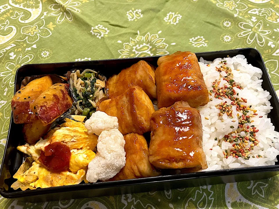 2025.11.12 息子弁当　◎厚揚げ豚肉巻き　◎大根葉とシラスの炒め煮　◎卵焼き　◎大学芋|goroさん