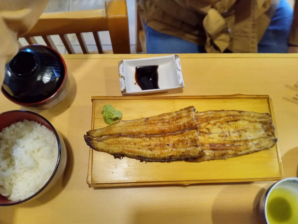 うなぎの白焼き|よっちびやばんぶーさん