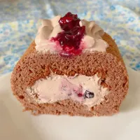 ベリー🫐🍓とショコラのロールケーキ|やっちゃんさん